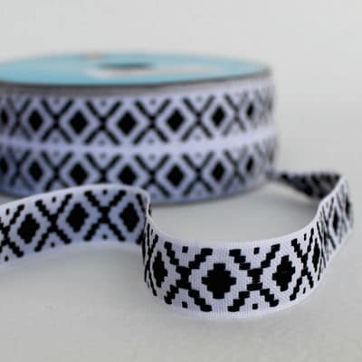 Ribbon with black and white geometric patternl