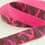 Tassenband met legerbedrukking in pruim, roze en bordeau