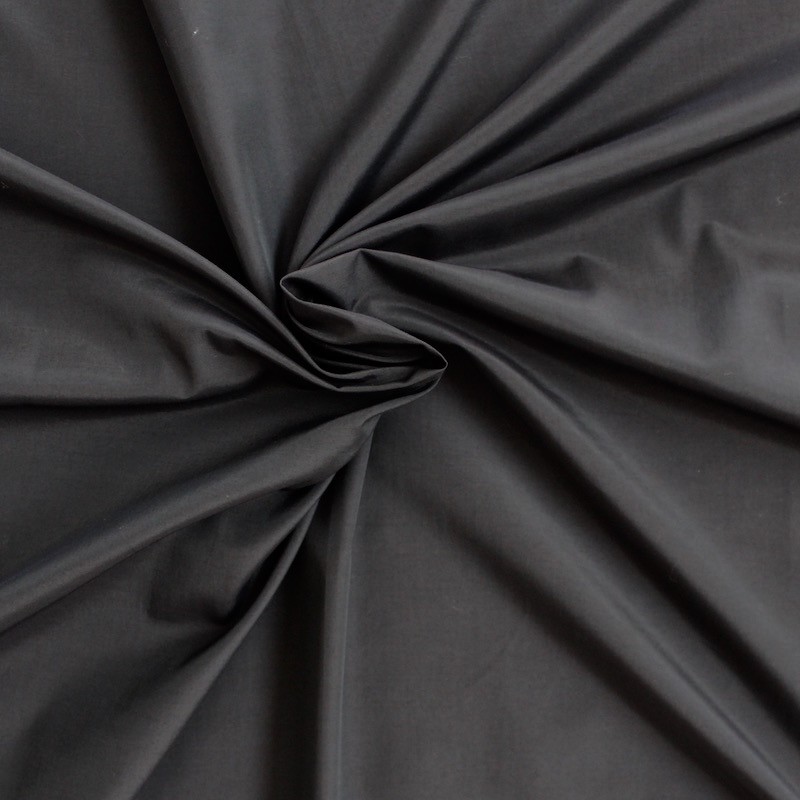 Tissu en taffeta léger noir mat