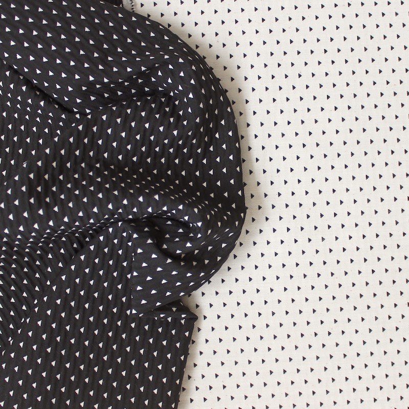 Maasstof met geometrisch patroon zwart, grijs en beige  
