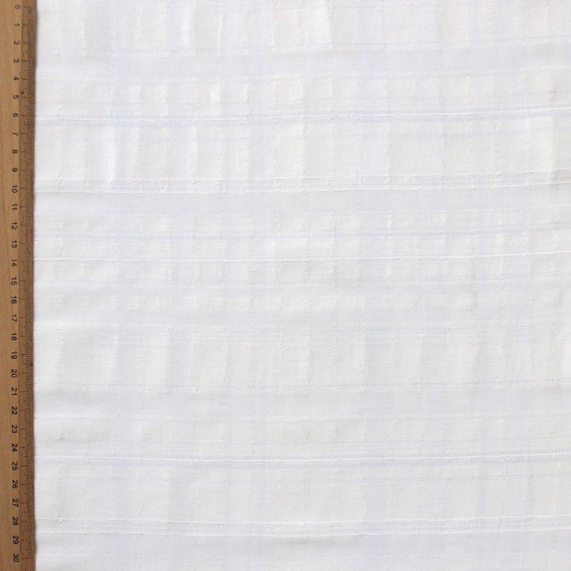 Tissu en viscose blanc à rayures 
