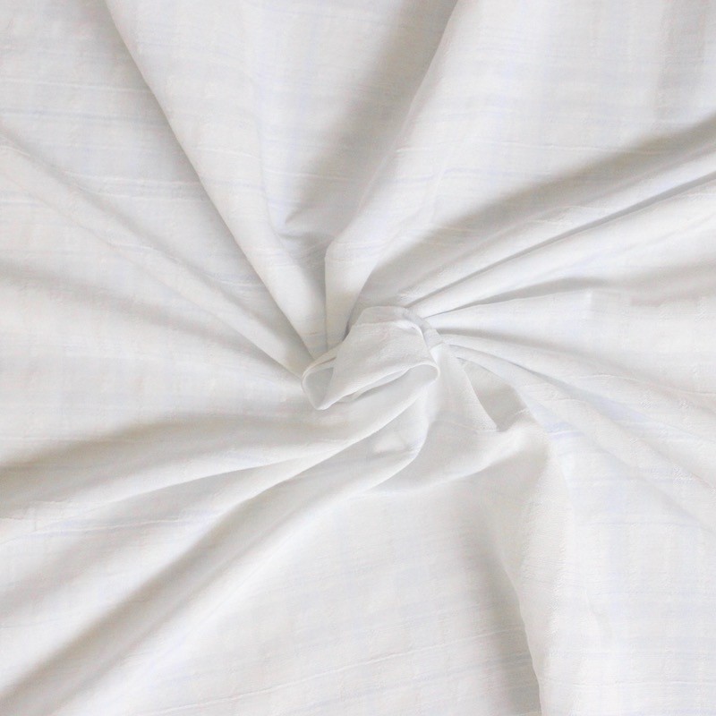 Tissu en viscose blanc à rayures 