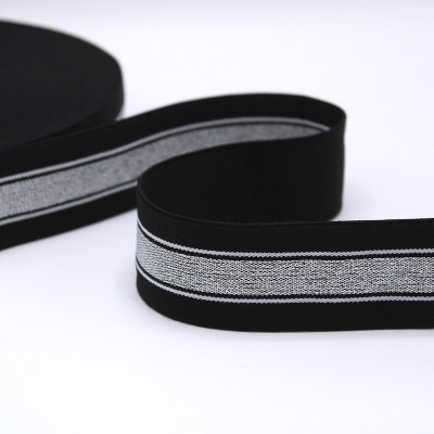 Zwarte elastische riem met zilveren en witte strepen
