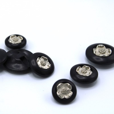 Resin button with silver flower - black 
