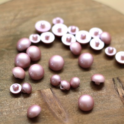 Fantasy resin button - old pink