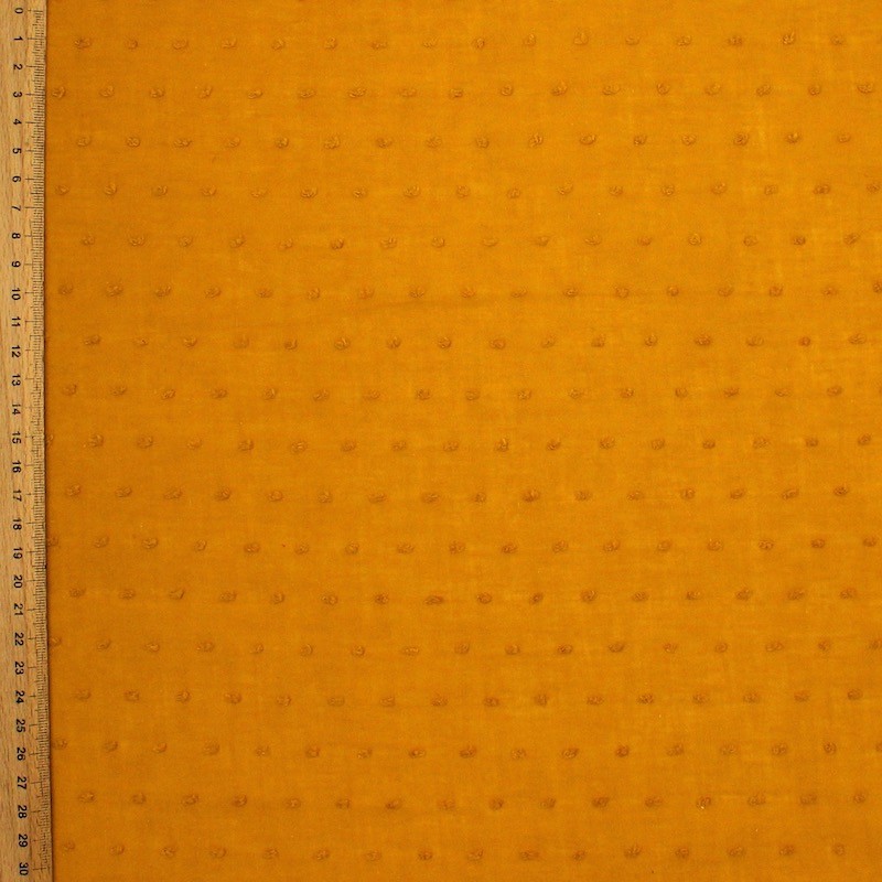 Tissu coton safran à plumetis