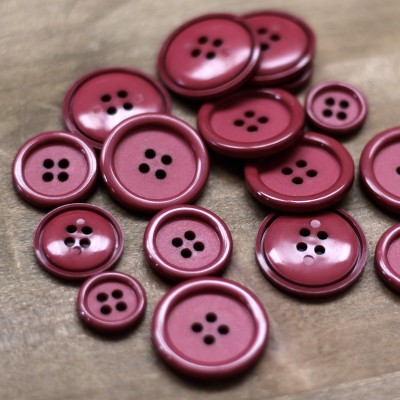 Round resin button - raspberry