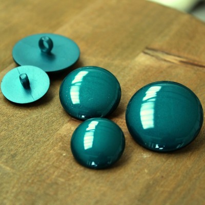 Resin button - emerald
