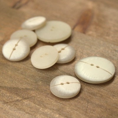 Vintage matte and resin button - cream