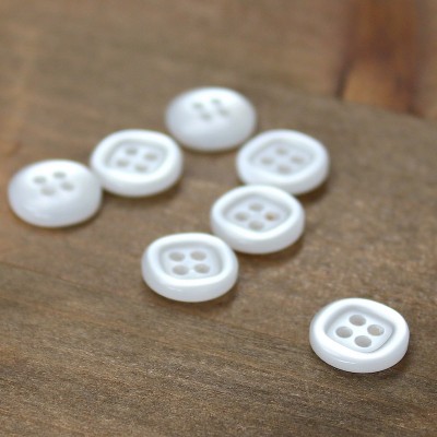 Round button - pearly white