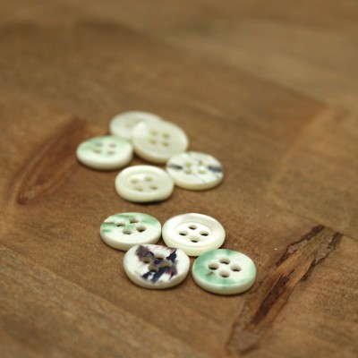 Vintage resin button - pearly beige