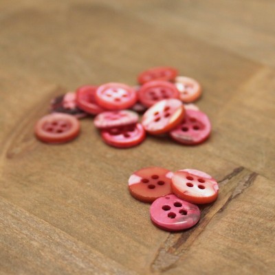 Resin button pearly effect - pink