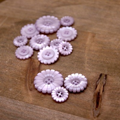 Flower resin button  - light lila