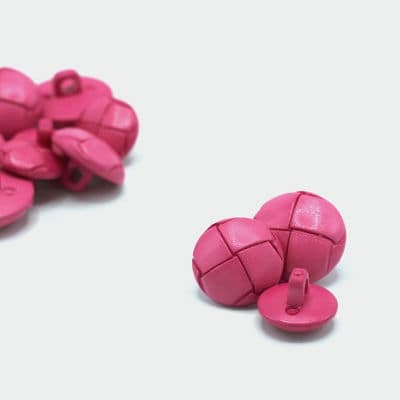 Round resin button - pink