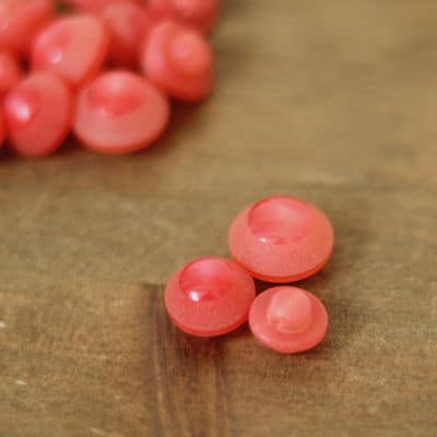 Round resin button - coral