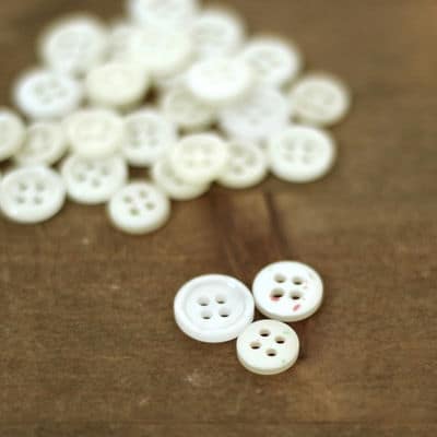Round button - pearly white