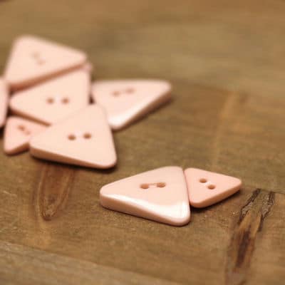 Triangle resin button - pink