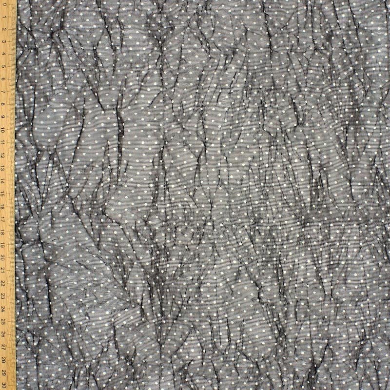 Extensible fishnet with crumpled aspect and dots
