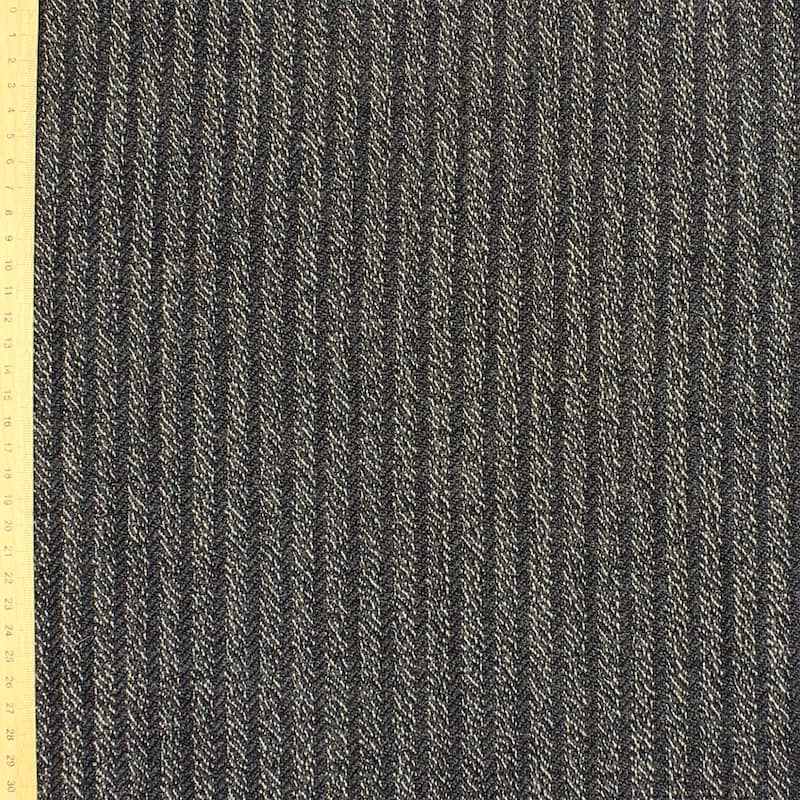 Wool with small curls and herringbone pattern