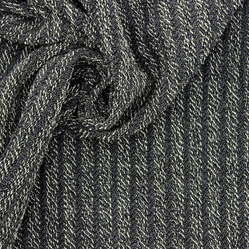Wool with small curls and herringbone pattern