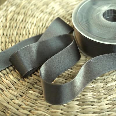 Double-sided satin ribbon brown