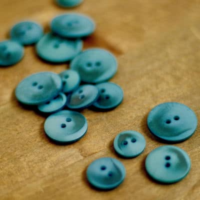 Resin button - marbled cerulean blue 