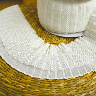 Pleated ribbon for collar and sleeve - white