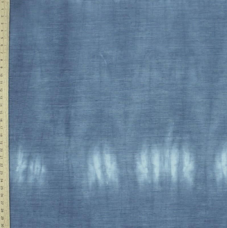 Tissu  à fines rayures bleues