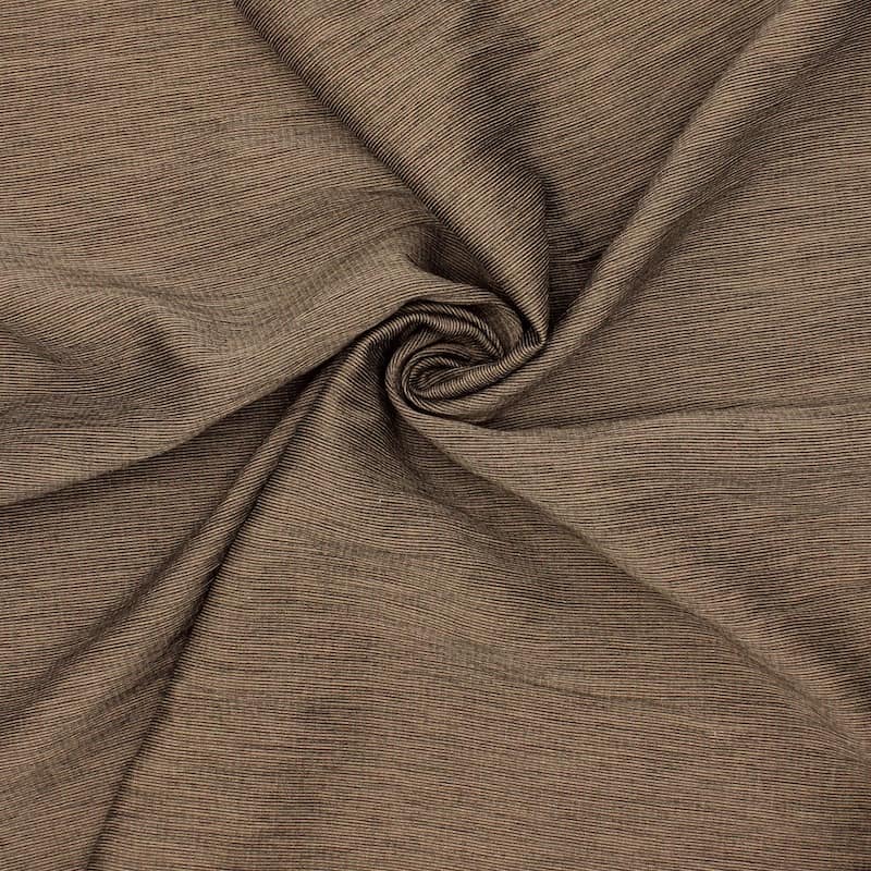 Tissu vestimentaire brun