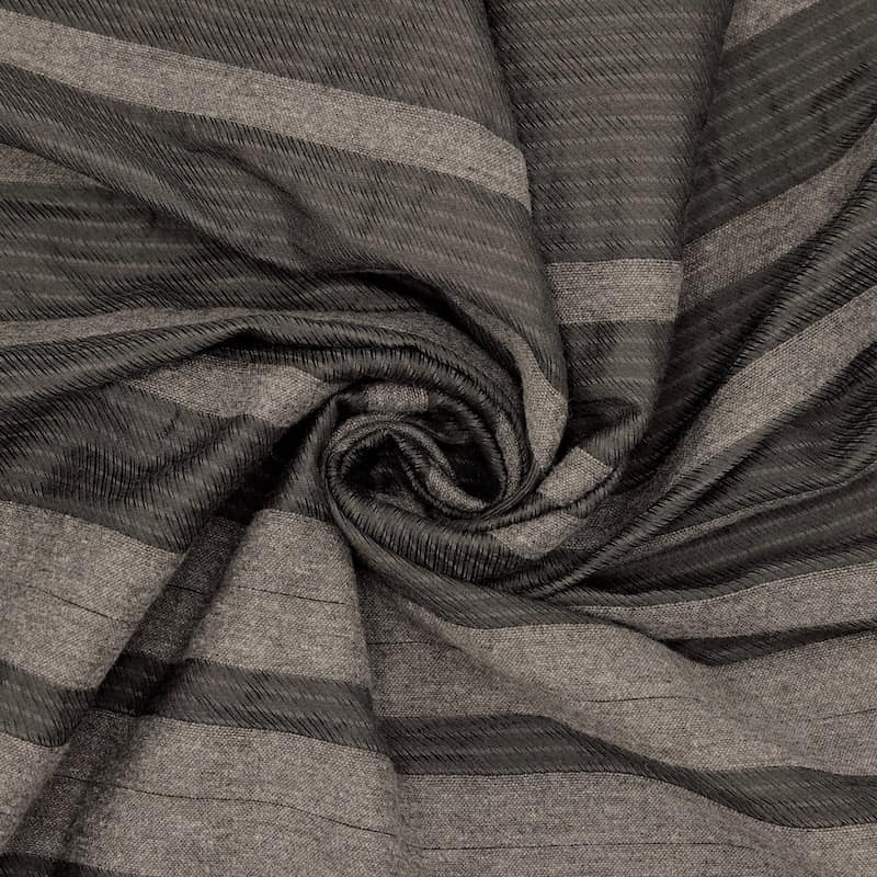Tissu vestimentaire gris à rayures