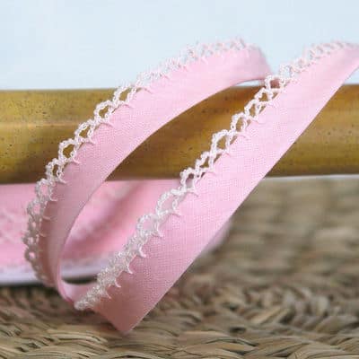 Finishing bias binding with lace - pink