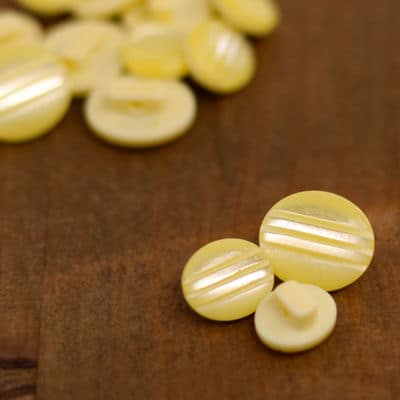 Resin button - yellow with pearly aspect