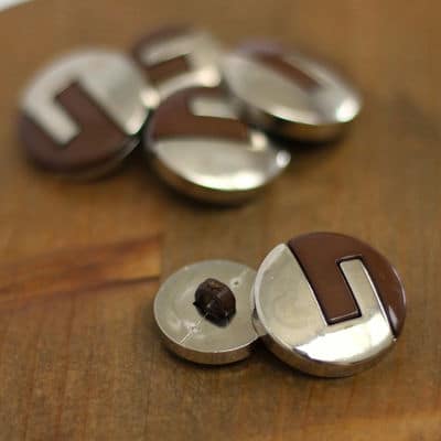 Button with silver metal  and brown aspect