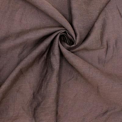 Tissu vestimentaire brun à fines rayures