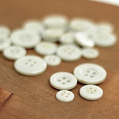 Resin button - pearly grey