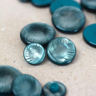 Round resin button - pearly tinted blue 