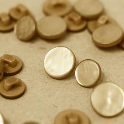 Pearly button - umber