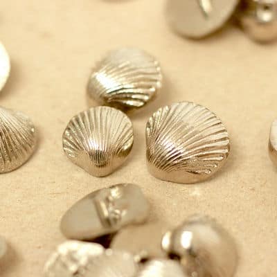 Button with form of shell - silver