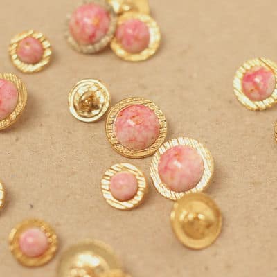 Cabochon button with gold metal and marbled pink