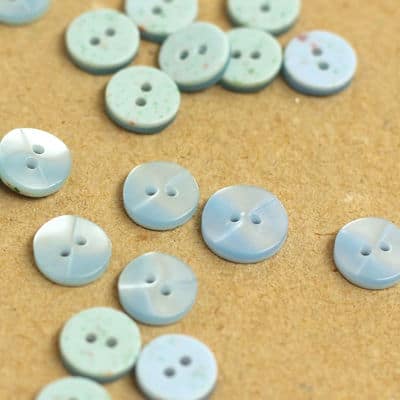 Round resin button - pearly blue