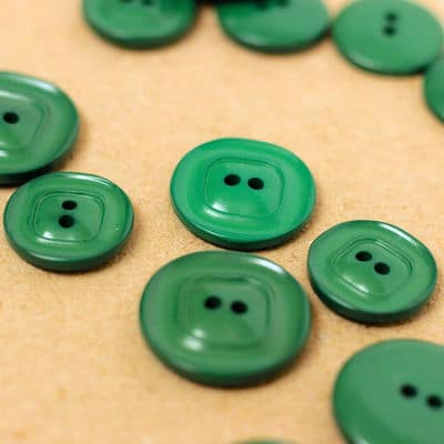 Round resin button - green
