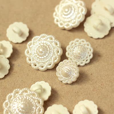 Vintage button with flower - pearly white