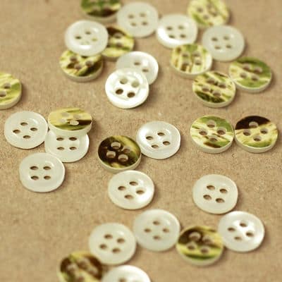 Resin button - green and pearly white