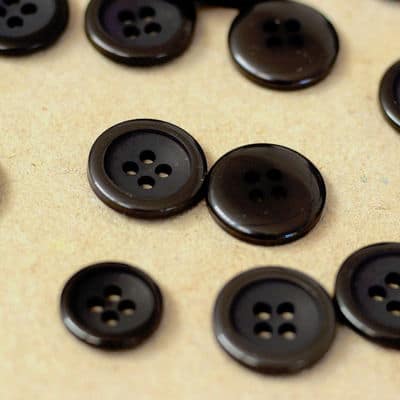 Round resin button - black