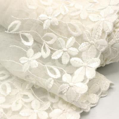 Embroidered tulle with flowers - ecru 