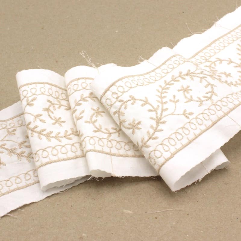 Broderie anglaise beige