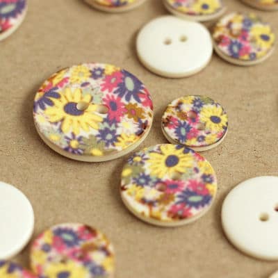 Button with flowers - multicolored