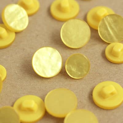 Pearly button - yellow