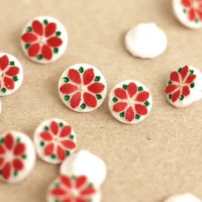 Resin button with flower - red and white