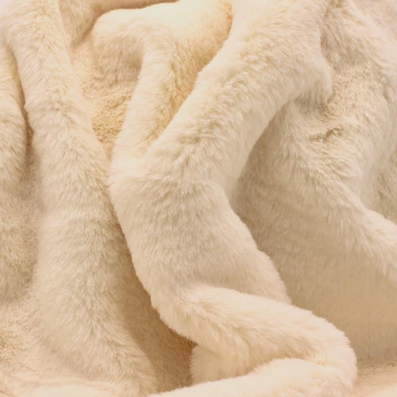 Faux fur with smooth fur - off-white